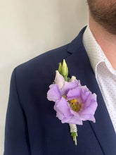 Load image into Gallery viewer, Lisanthus Boutonniere